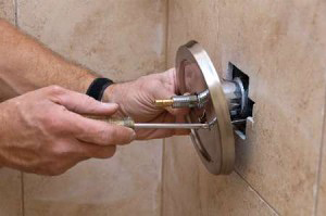 Walnut Creek plumbing team member repairing bathtub leaks by replacing the control valve assembly